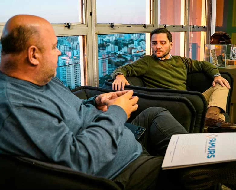 Gabriel Souza durante entrevista concedida à Revista Em Evidência.