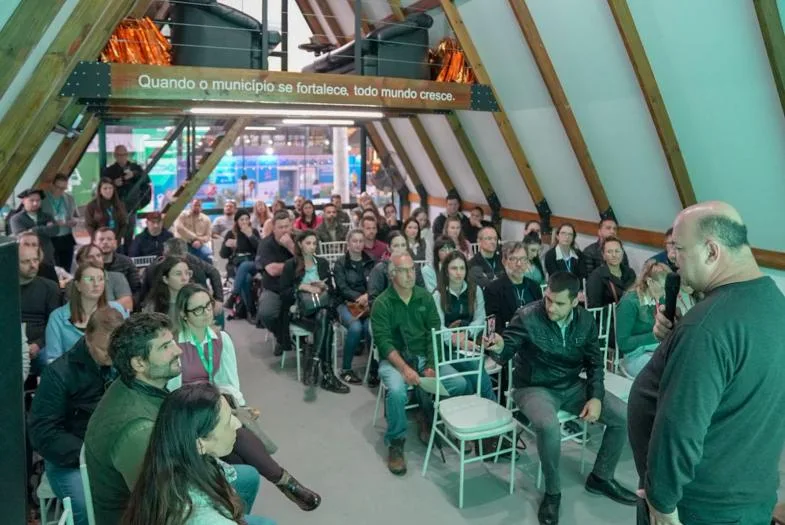 Famurs orienta gestores municipais sobre Cadastro Ambiental Rural e regularização na Expointer 2026
