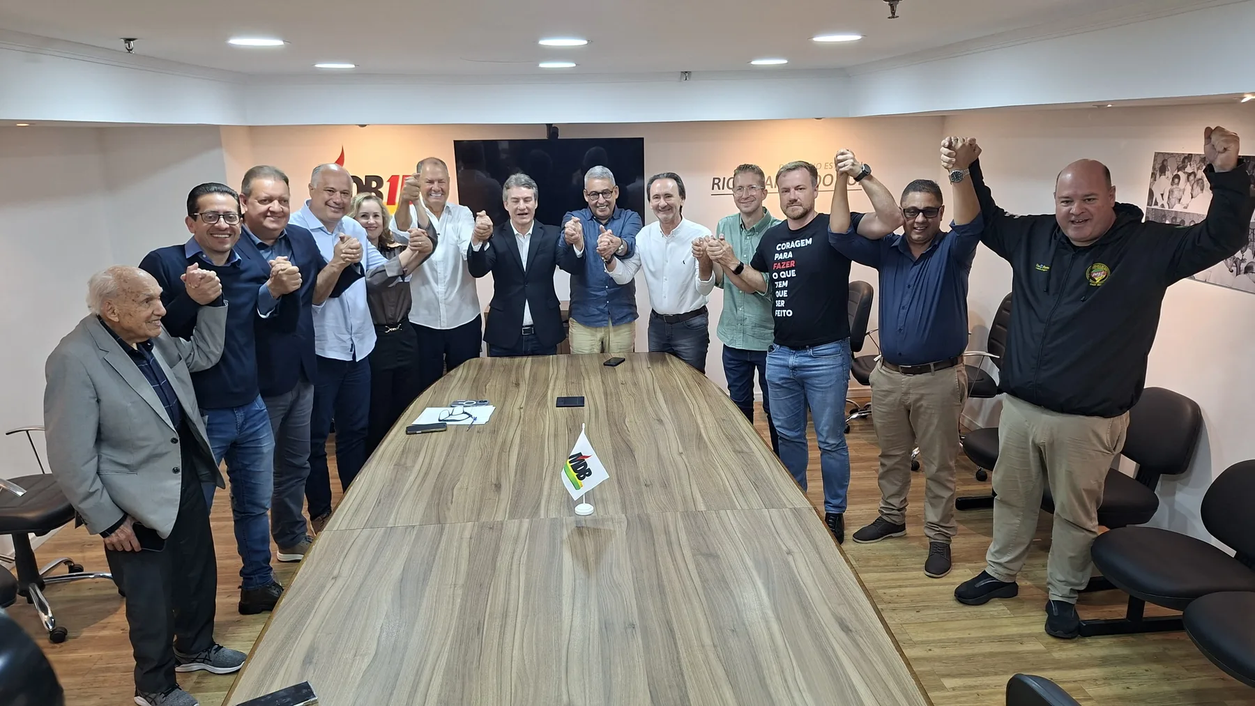 MDB gaúcho reúne lideranças em Porto Alegre e bancada declara apoio a Flávio Bolsonaro no segundo turno