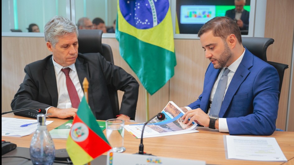 Gabriel Souza discute infraestrutura e apoio agrícola em Brasília