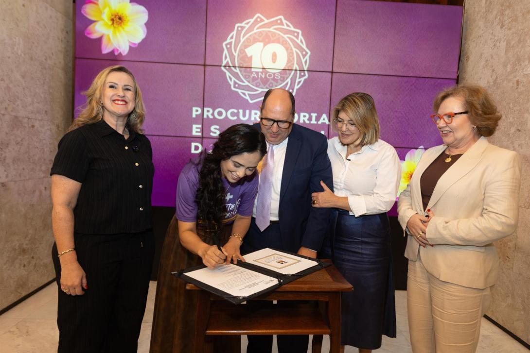 Procuradora Especial da Mulher Eliana Bayer e procuradoras adjuntas tomam posse